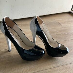 Lauren Jones Black & White Platform Spectator Pumps with 5 inch heels Size 7.5